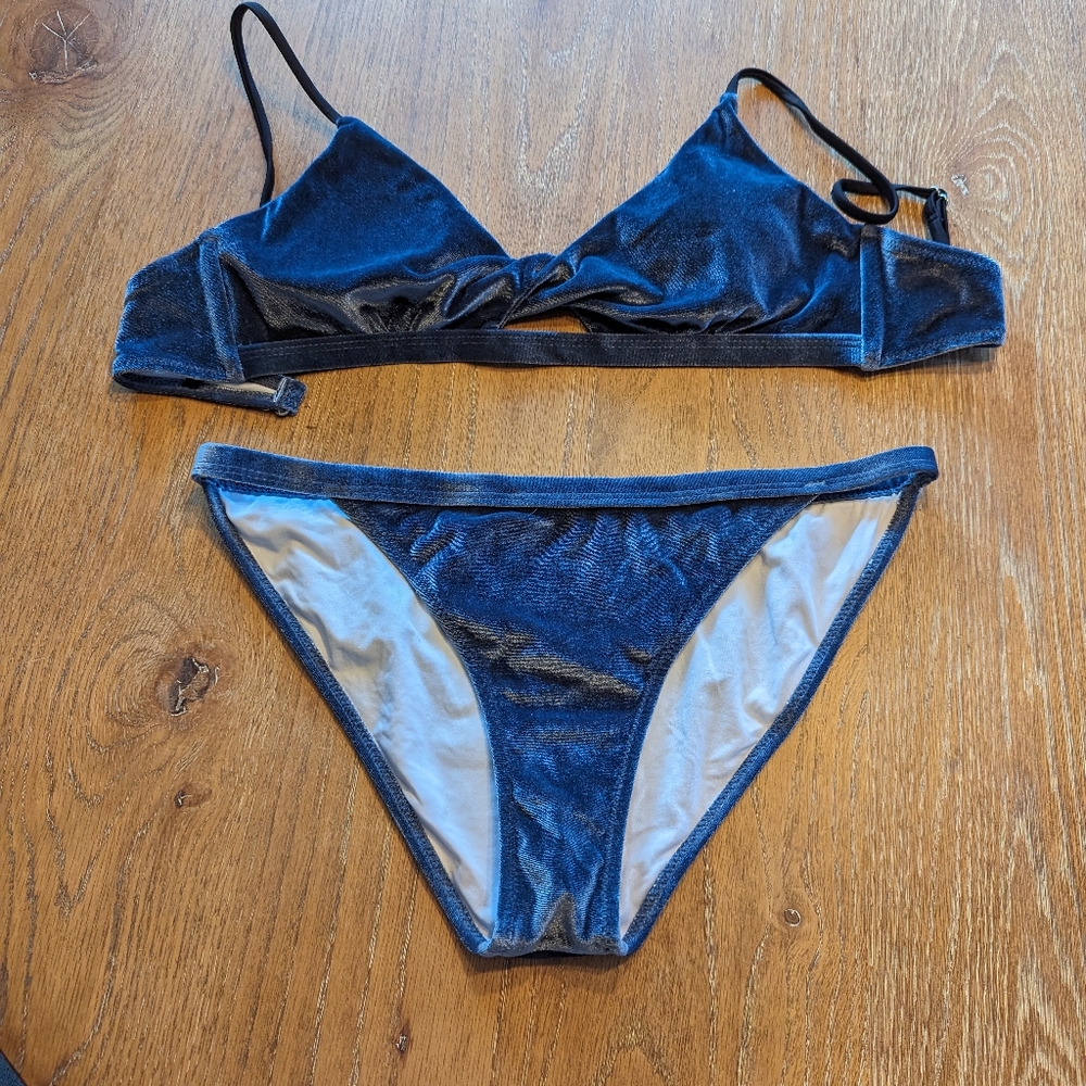 Cupshe velvet bikini